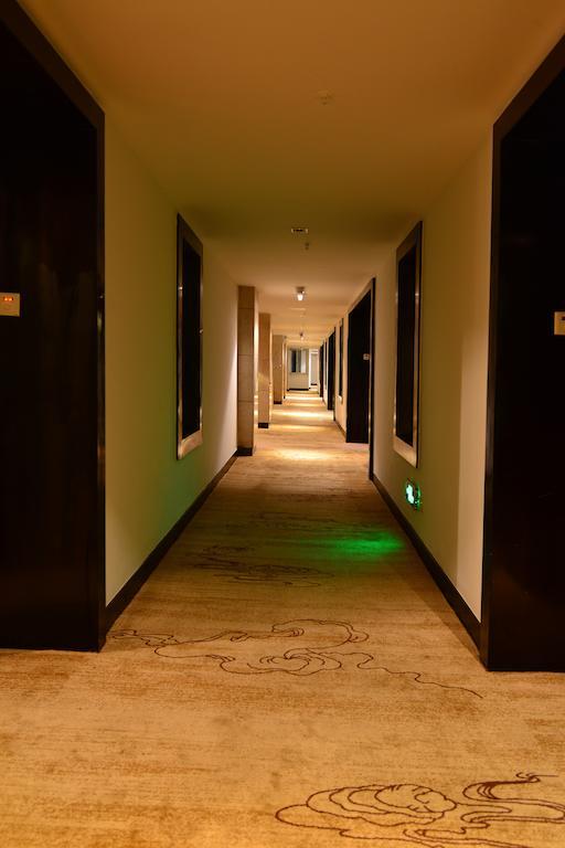 บาวดาว เอ็กซ์ซิบิชั่น เซ็นเตอร์ โฮเต็ล Hotel หวู่ยี่ฉาน ภายนอก รูปภาพ